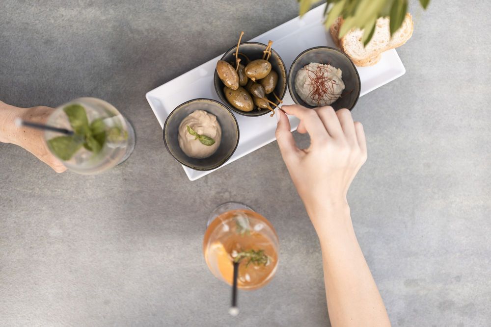 Cocktails und Erfrischungsgetränke in unserer Weinbar in Kaltern